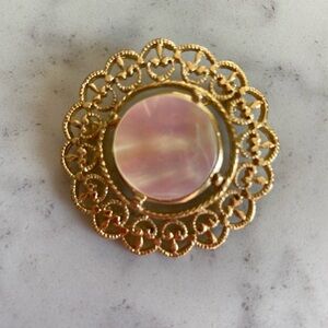Vintage Jewelry Beautiful Gold Tone and Mother of Pearl Pin Brooch